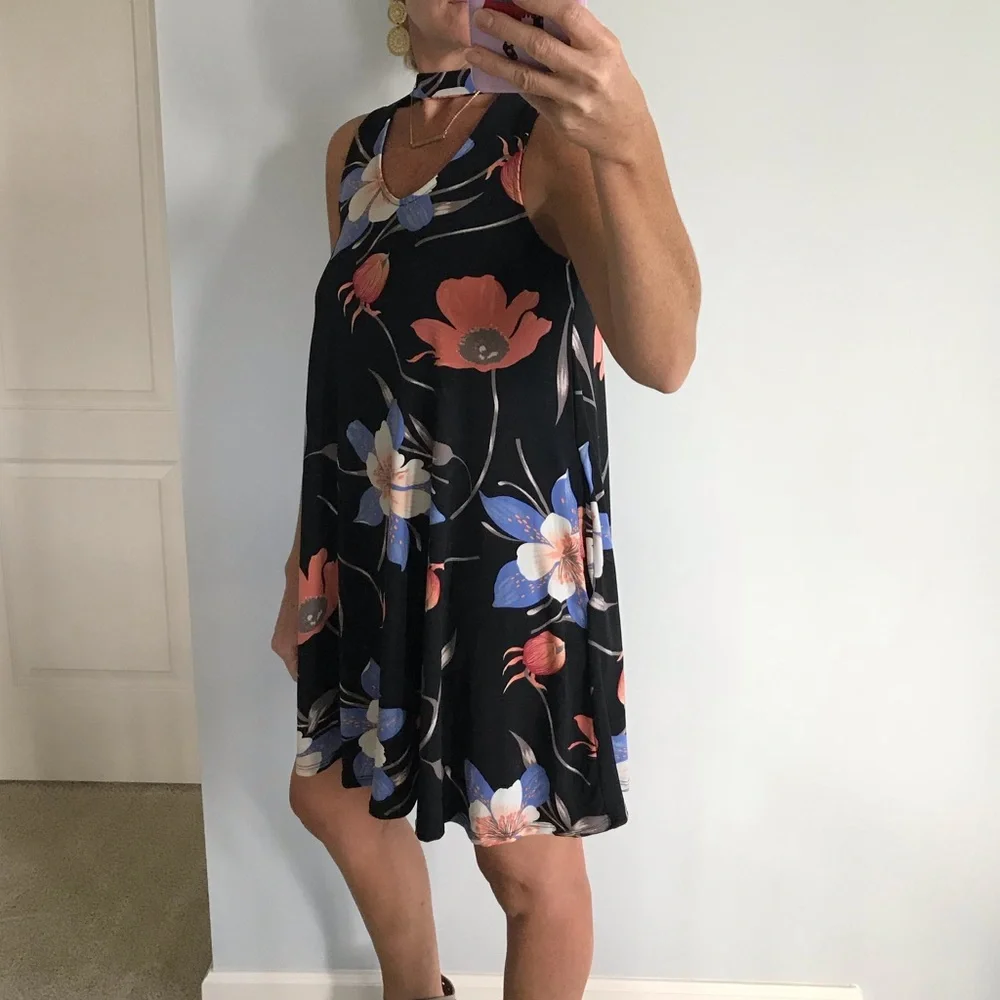 Black Floral Sleeveless Dress - Picture 5 of 7